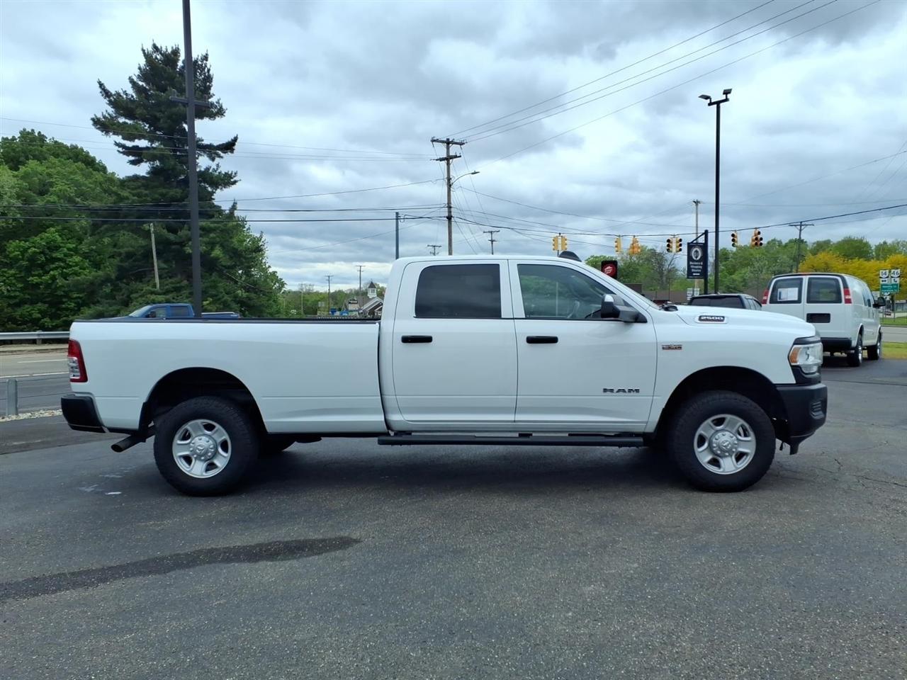 RAM 2500 Tradesman 4x4 Crew Cab 8' Box 2022