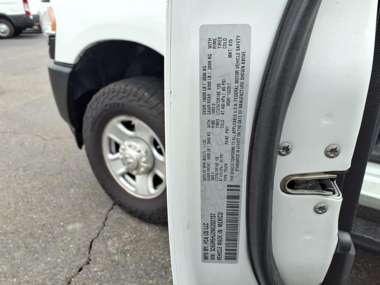 RAM 2500 Tradesman 4x4 Crew Cab 8' Box 2022