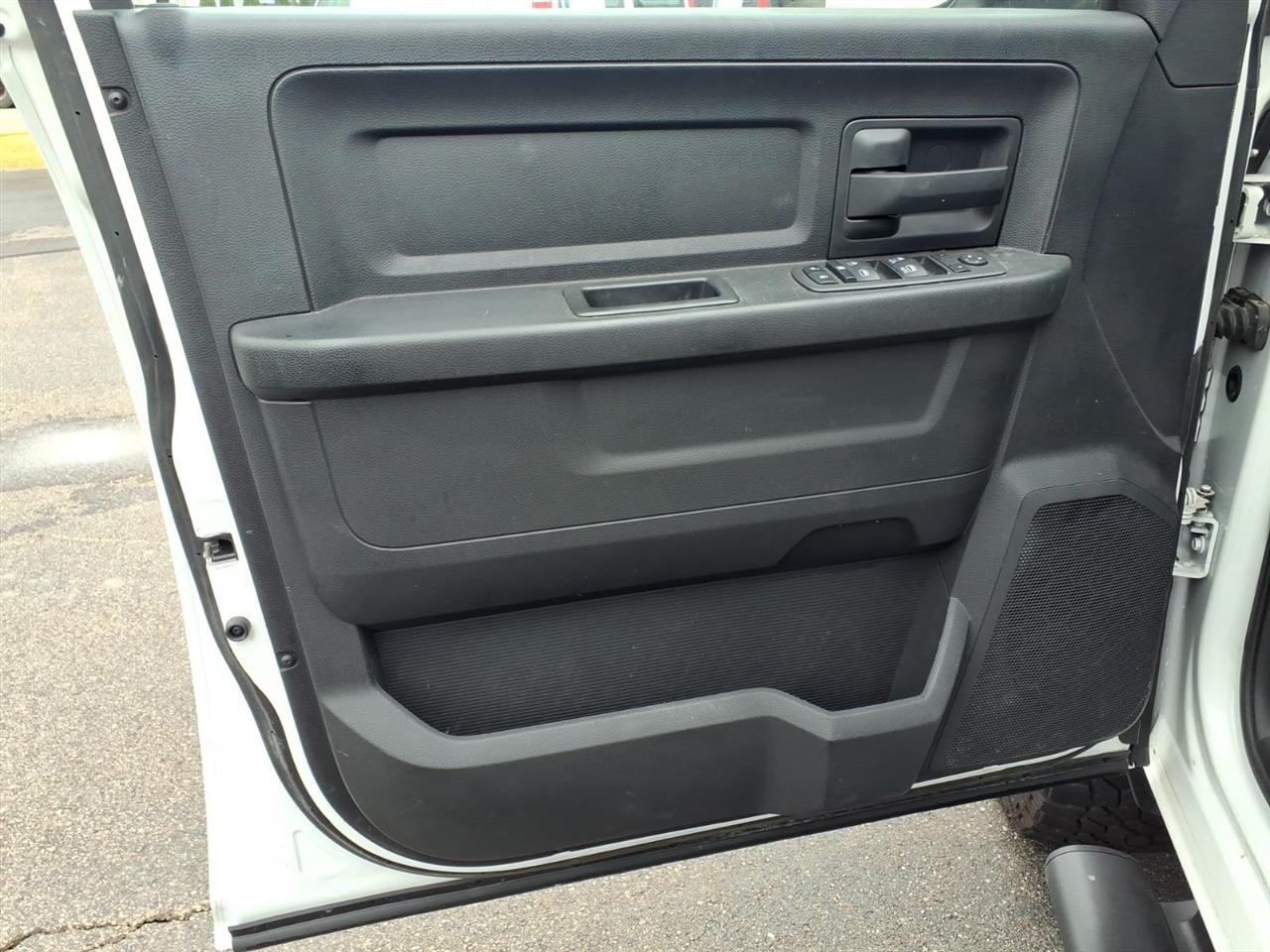 RAM 2500 Tradesman 4x4 Crew Cab 8' Box 2022