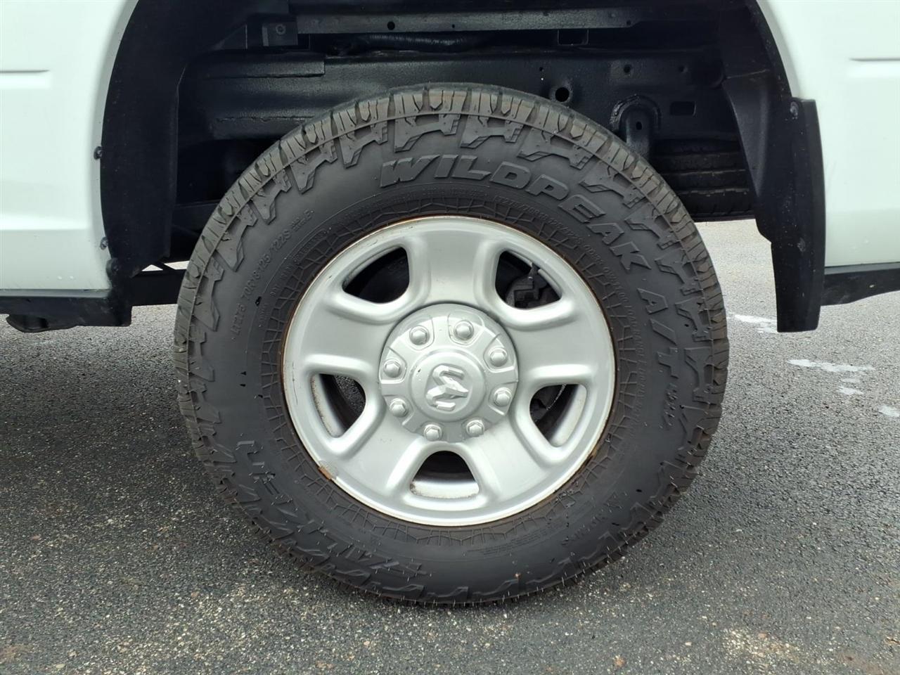 RAM 2500 Tradesman 4x4 Crew Cab 8' Box 2022
