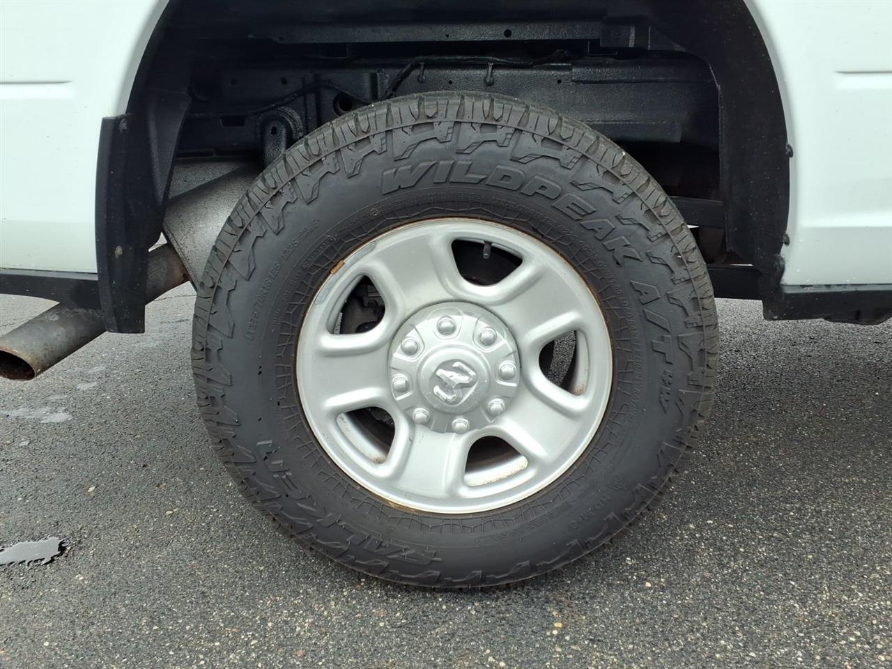 RAM 2500 Tradesman 4x4 Crew Cab 8' Box 2022