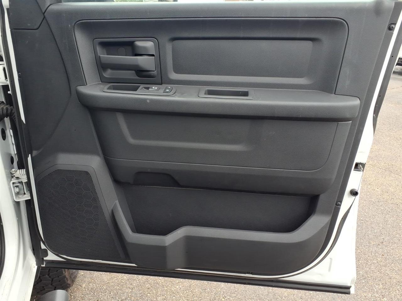 RAM 2500 Tradesman 4x4 Crew Cab 8' Box 2022