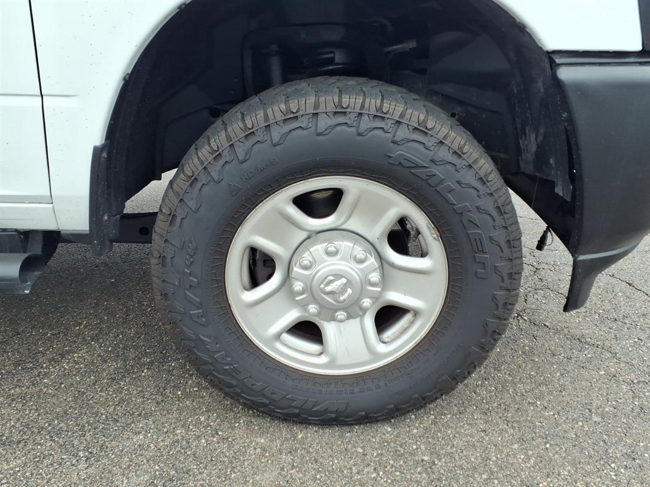RAM 2500 Tradesman 4x4 Crew Cab 8' Box 2022