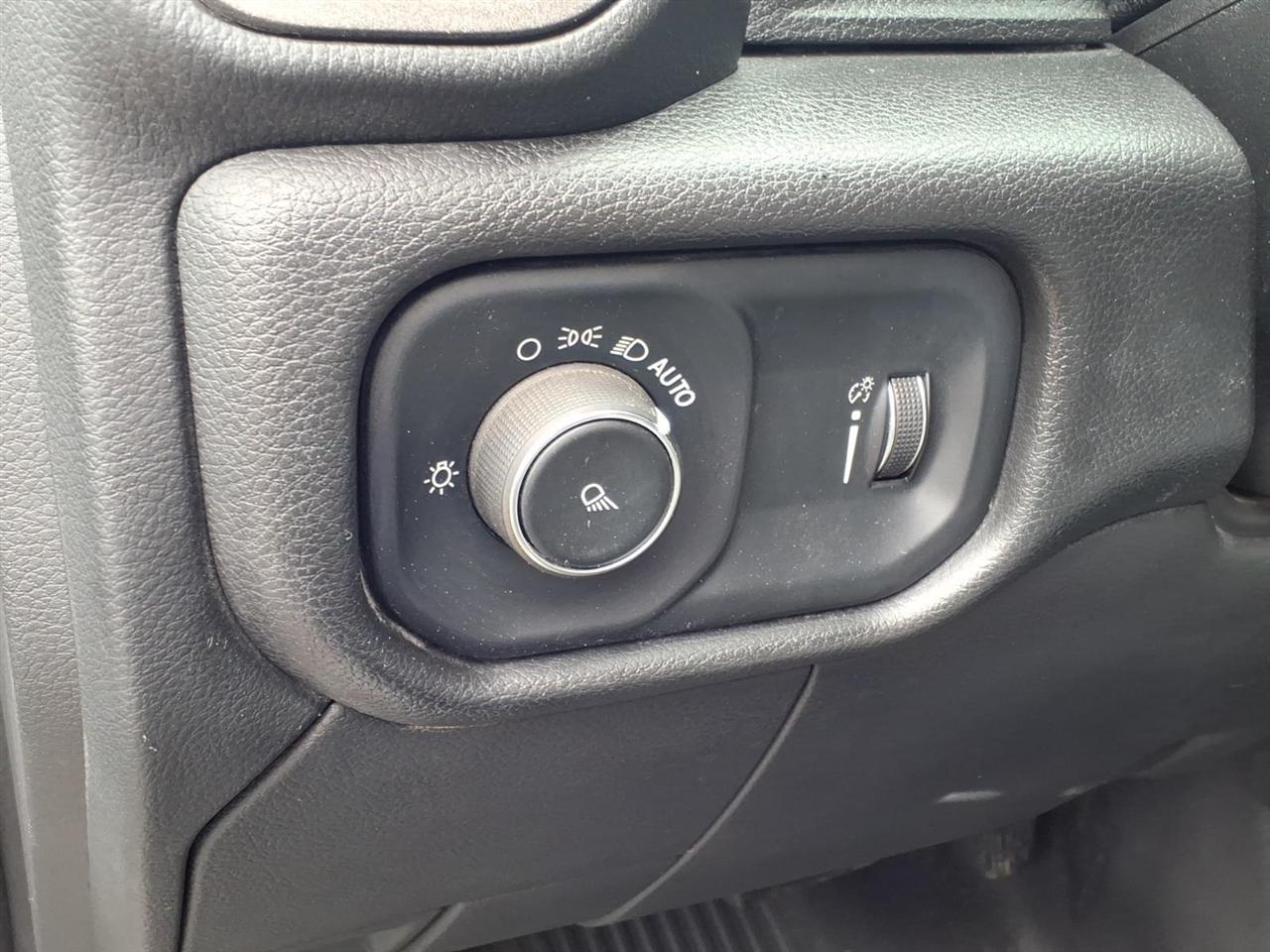 RAM 2500 Tradesman 4x4 Crew Cab 8' Box 2022