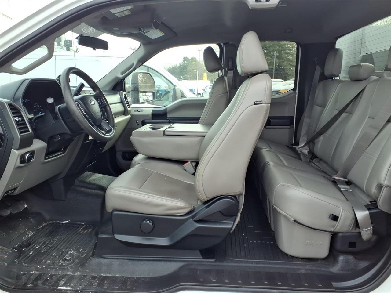 Ford Super Duty F-350 SRW XL 4WD SuperCab 8' Box 2019