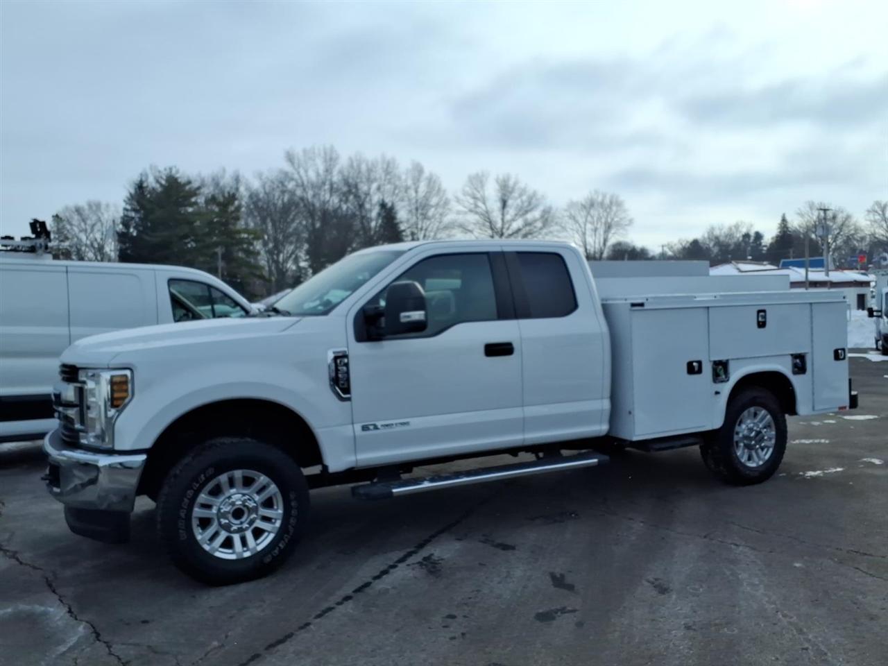 Ford Super Duty F-350 SRW XL 4WD SuperCab 8' Box 2019