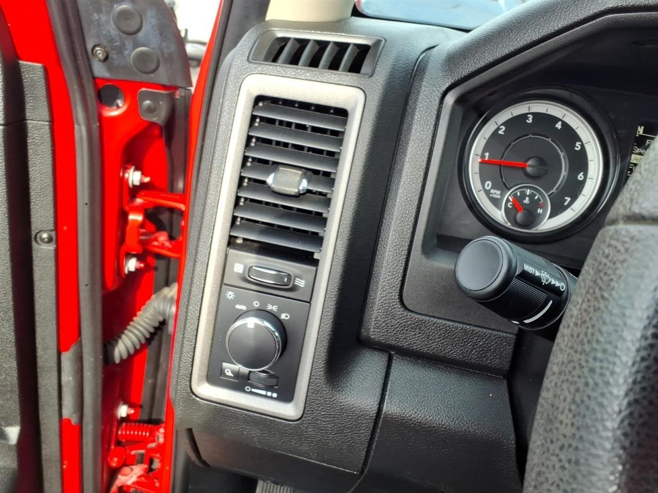 RAM 1500 Classic Tradesman 4x4 Reg Cab 8' Box 2023