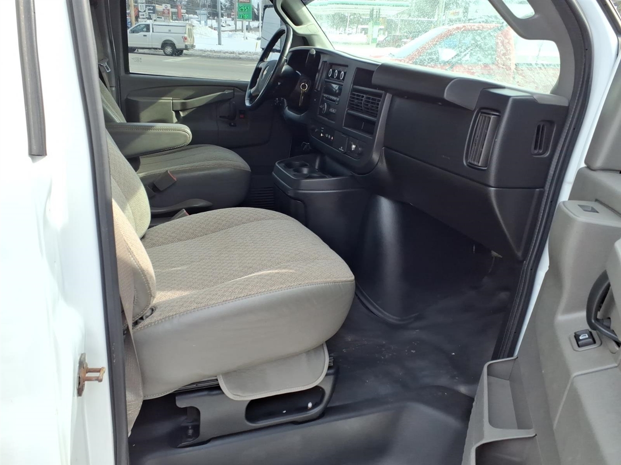 Chevrolet Express Commercial Cutaway 3500 Van 139" 2017