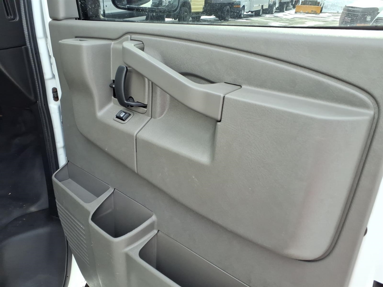 Chevrolet Express Commercial Cutaway 3500 Van 139" 2017