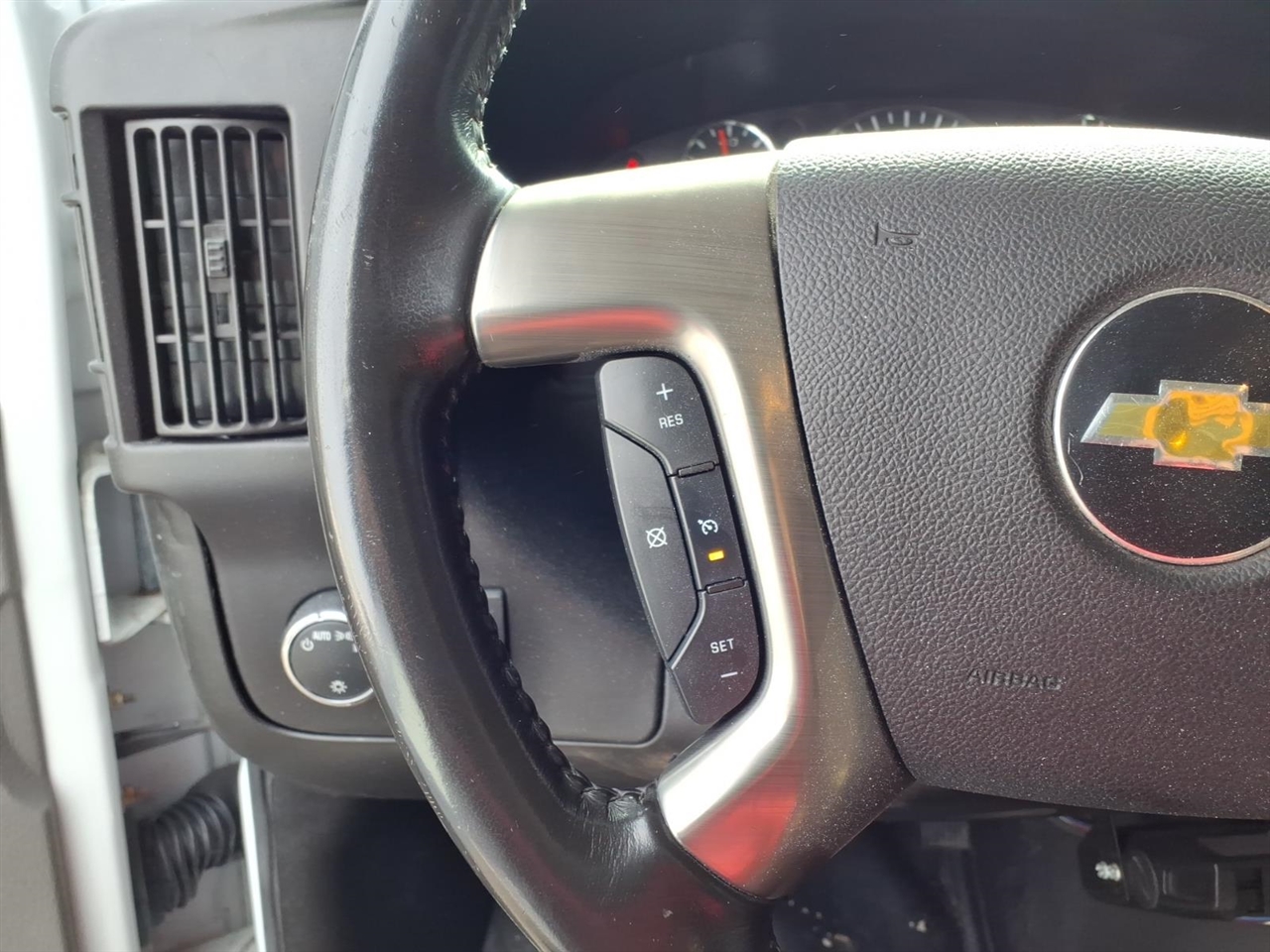 Chevrolet Express Commercial Cutaway 3500 Van 139" 2017