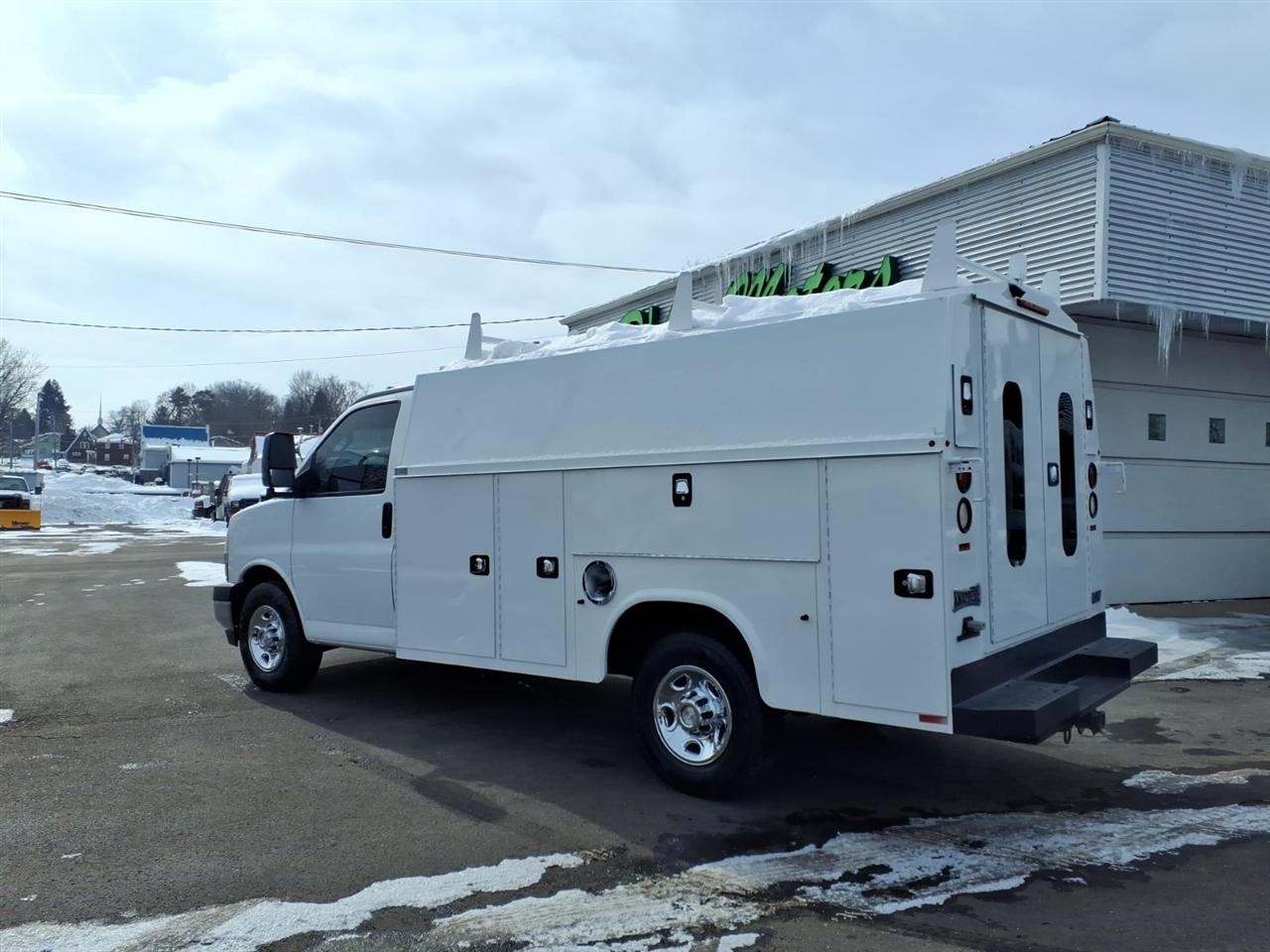 Chevrolet Express Commercial Cutaway 3500 Van 139" 2017