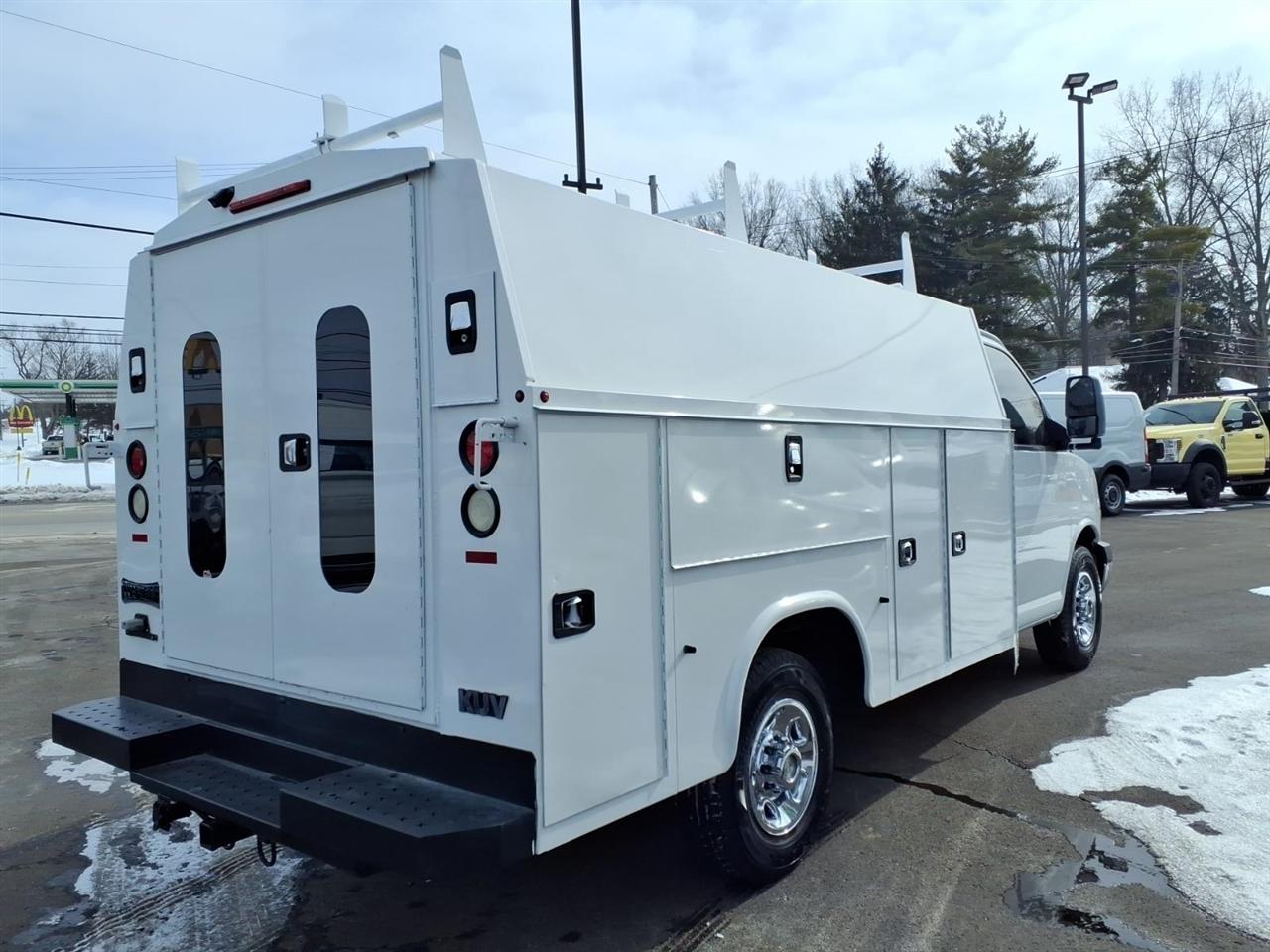 Chevrolet Express Commercial Cutaway 3500 Van 139" 2017