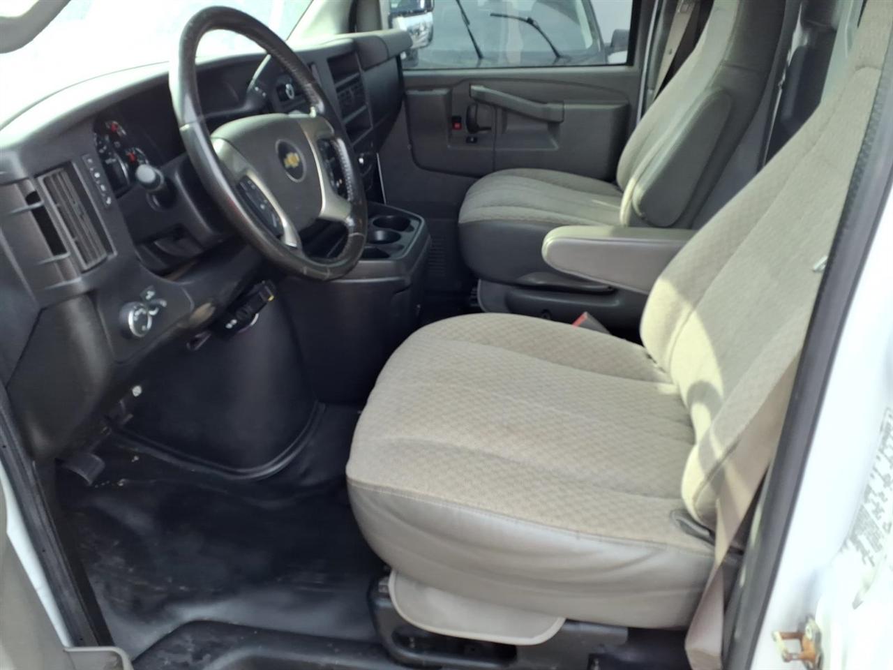 Chevrolet Express Commercial Cutaway 3500 Van 139" 2017