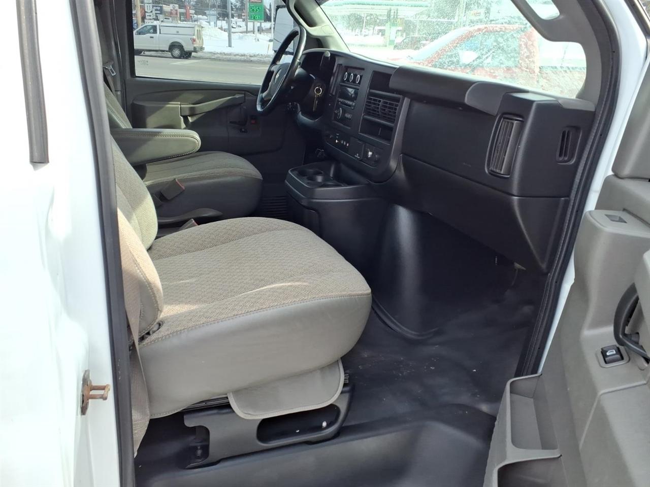 Chevrolet Express Commercial Cutaway 3500 Van 139" 2017