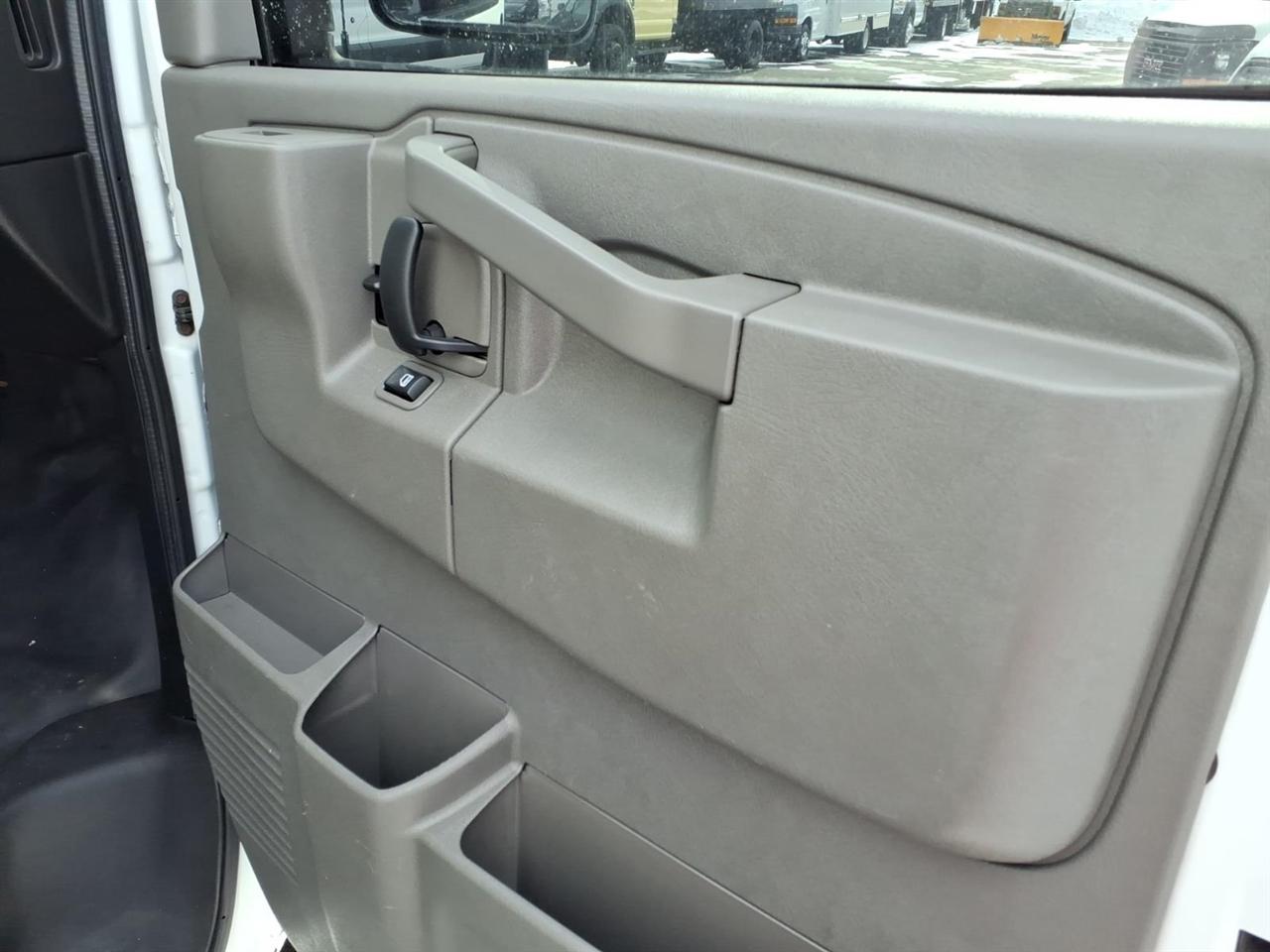 Chevrolet Express Commercial Cutaway 3500 Van 139" 2017