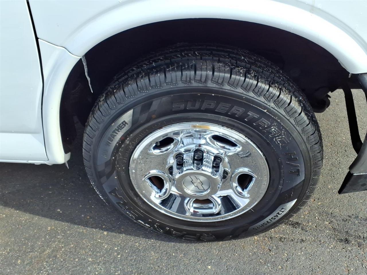 Chevrolet Express Commercial Cutaway 3500 Van 139" 2017