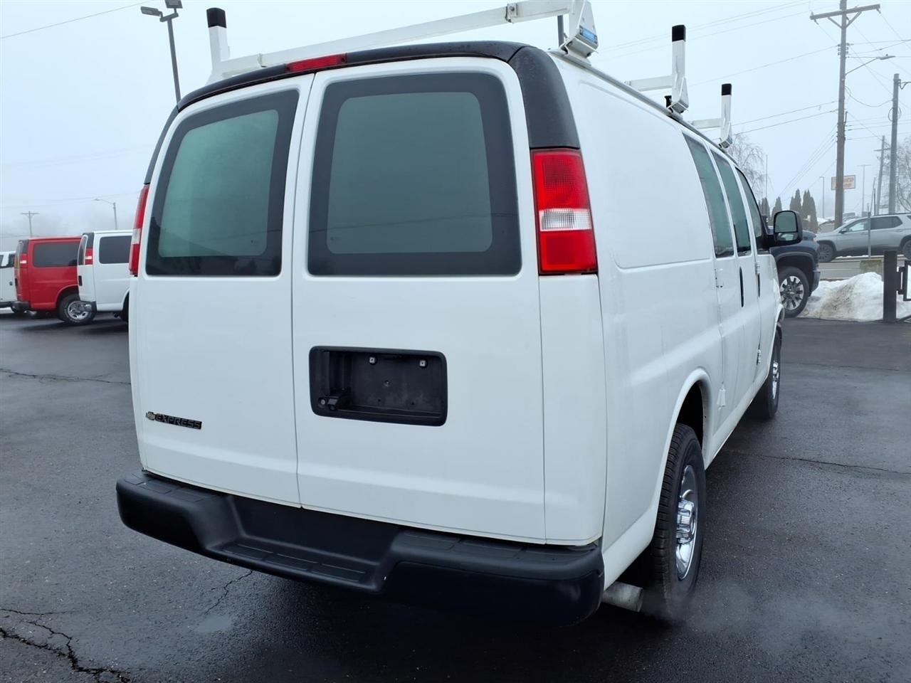 Chevrolet Express Cargo Van RWD 2500 135" 2020