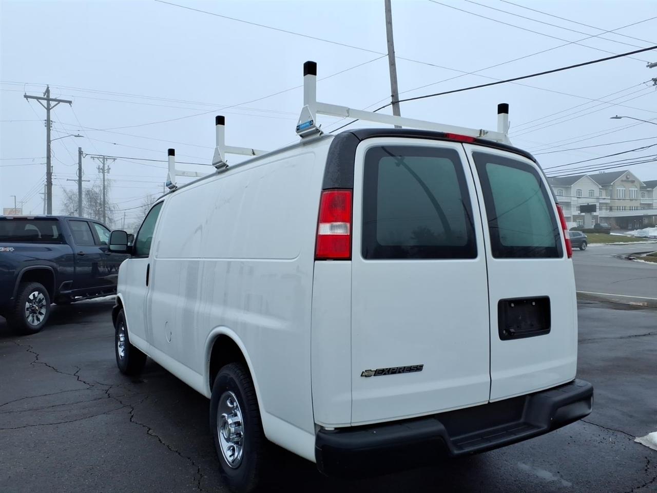 Chevrolet Express Cargo Van RWD 2500 135" 2020