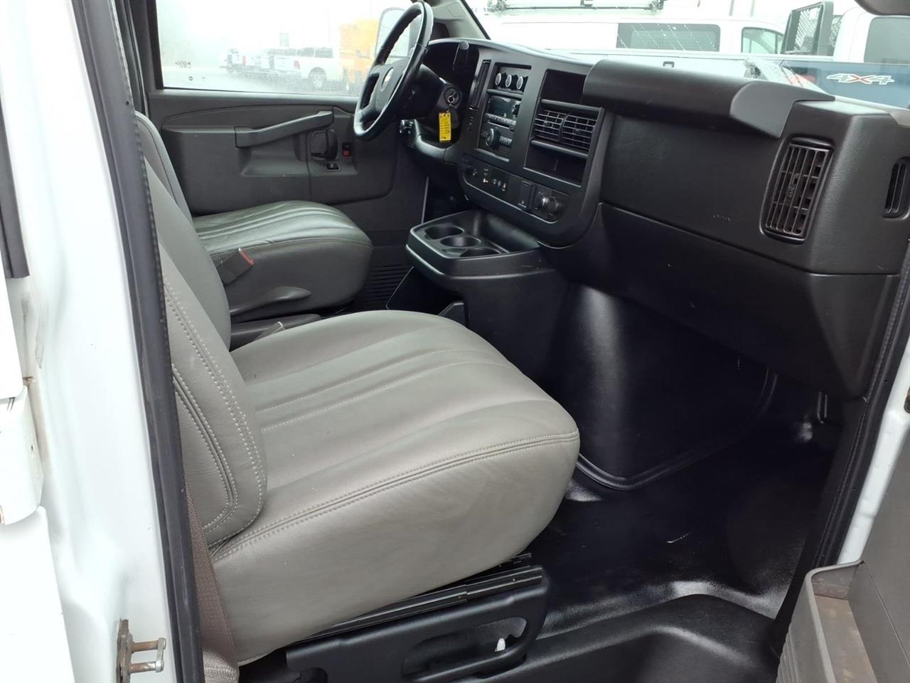 Chevrolet Express Cargo Van RWD 2500 135" 2020