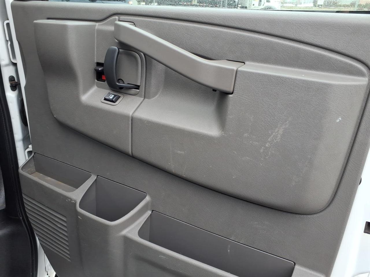 Chevrolet Express Cargo Van RWD 2500 135" 2020