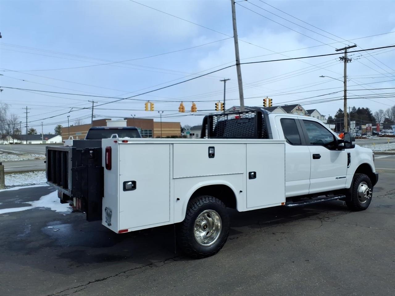 Ford Super Duty F-350 DRW Lariat 4WD SuperCab 168" WB 60" CA 2019