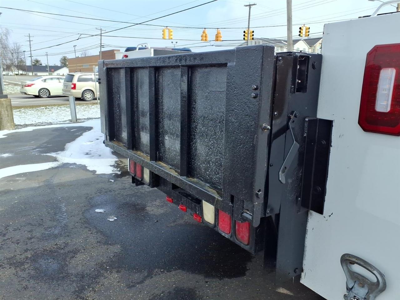 Ford Super Duty F-350 DRW XL 4WD SuperCab 168" WB 60" CA 2019