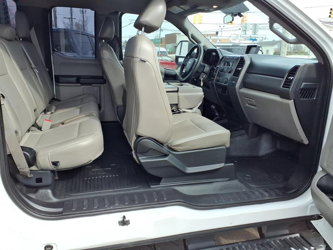 Ford Super Duty F-350 DRW XL 4WD SuperCab 168" WB 60" CA 2019