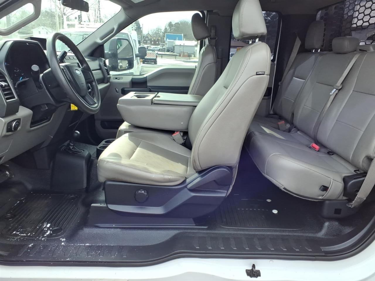 Ford Super Duty F-350 DRW XL 4WD SuperCab 168" WB 60" CA 2019