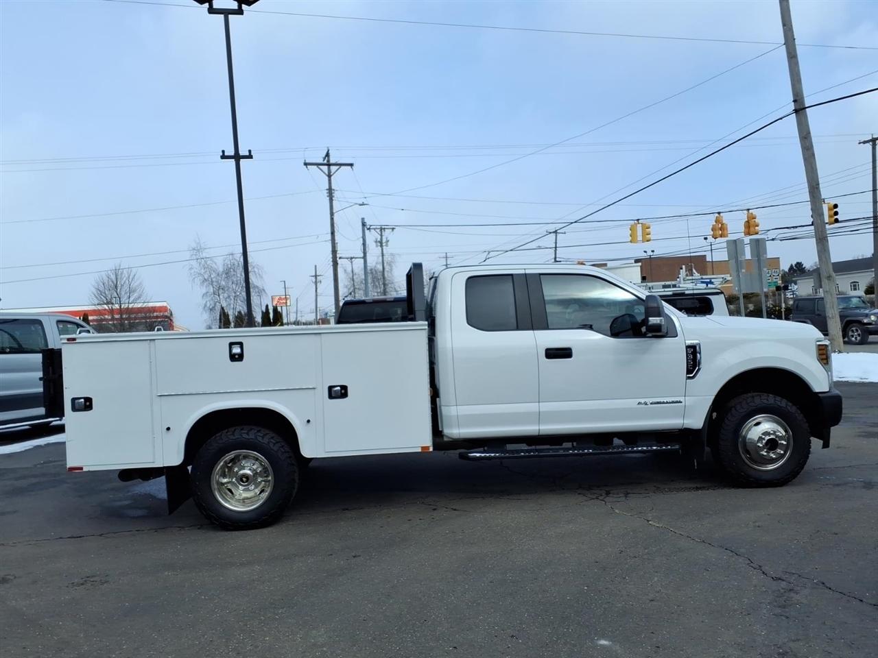 Ford Super Duty F-350 DRW XL 4WD SuperCab 168" WB 60" CA 2019