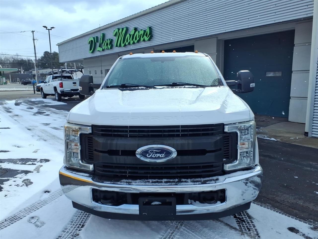 Ford Super Duty F-250 SRW XLT 2WD Reg Cab 8' Box 2017