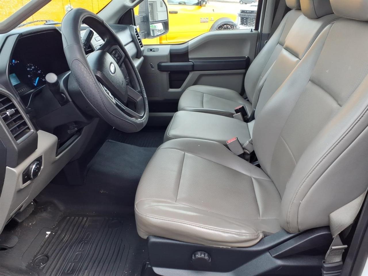 Ford Super Duty F-250 SRW XLT 2WD Reg Cab 8' Box 2017