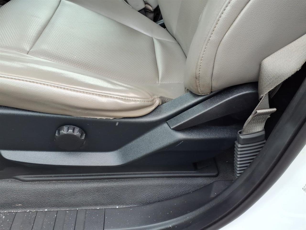 Ford Super Duty F-250 SRW XLT 2WD Reg Cab 8' Box 2017