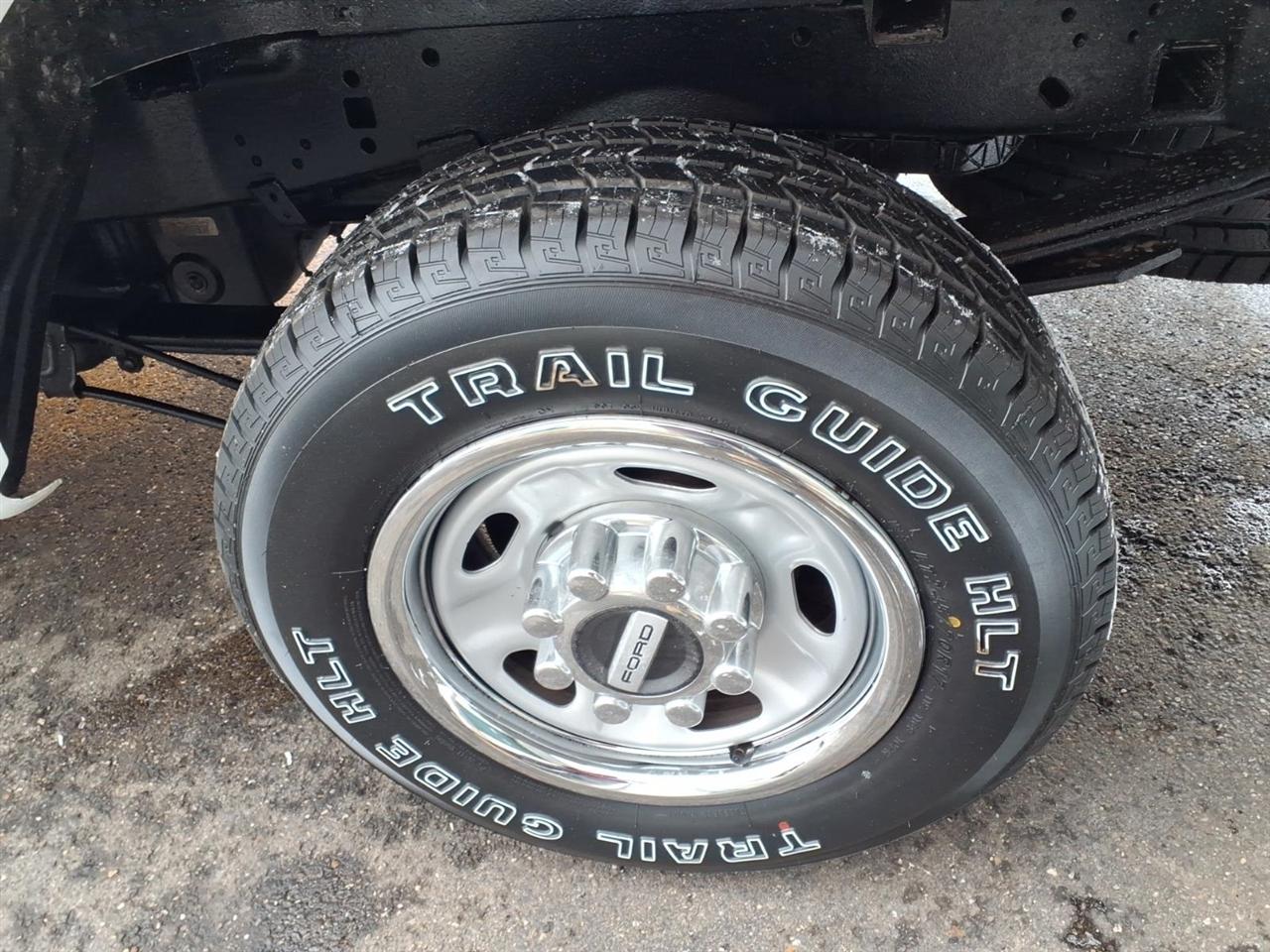 Ford Super Duty F-250 SRW XLT 2WD Reg Cab 8' Box 2017