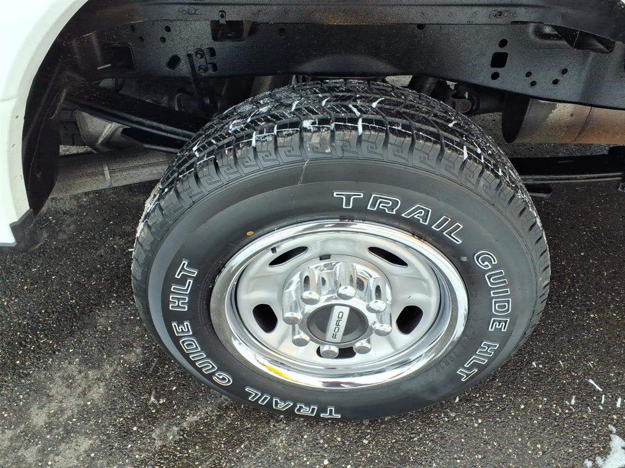 Ford Super Duty F-250 SRW XLT 2WD Reg Cab 8' Box 2017