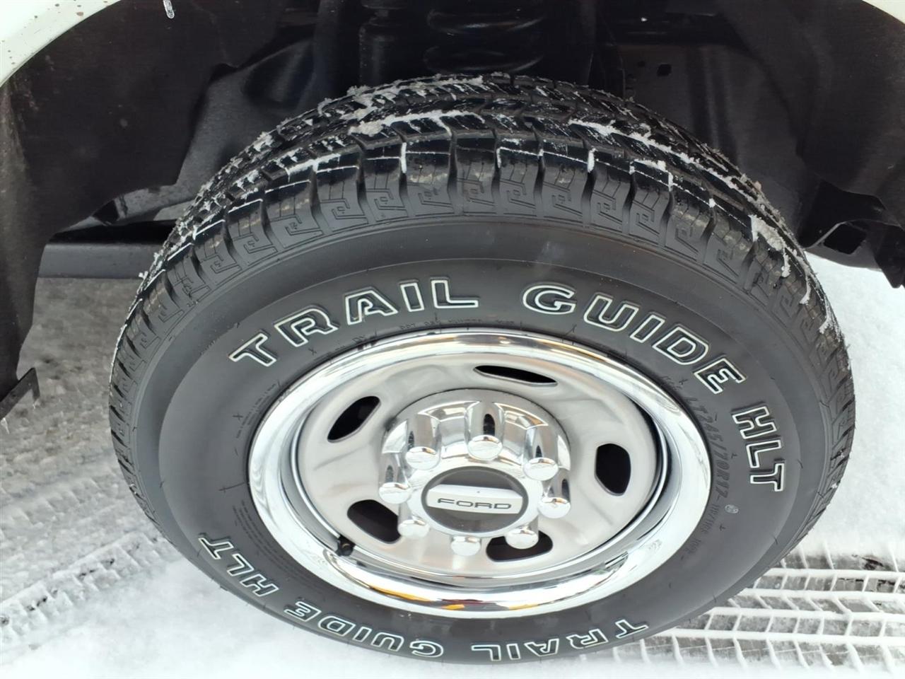 Ford Super Duty F-250 SRW XLT 2WD Reg Cab 8' Box 2017