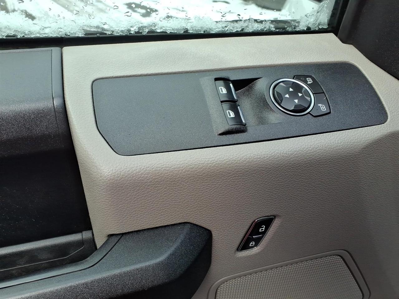 Ford Super Duty F-250 SRW XLT 2WD Reg Cab 8' Box 2017