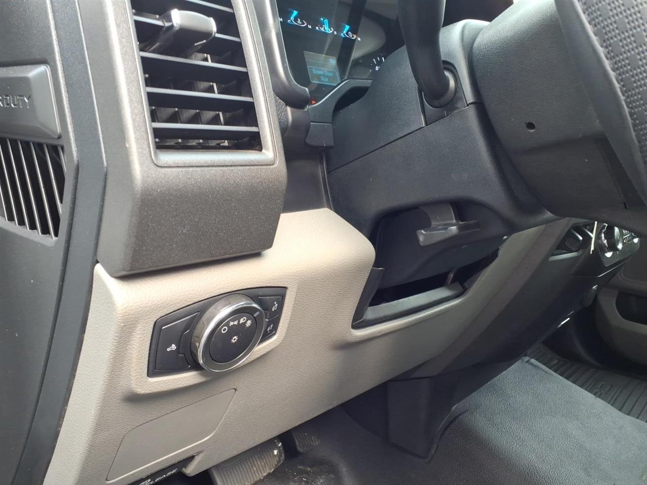 Ford Super Duty F-250 SRW XLT 2WD Reg Cab 8' Box 2017