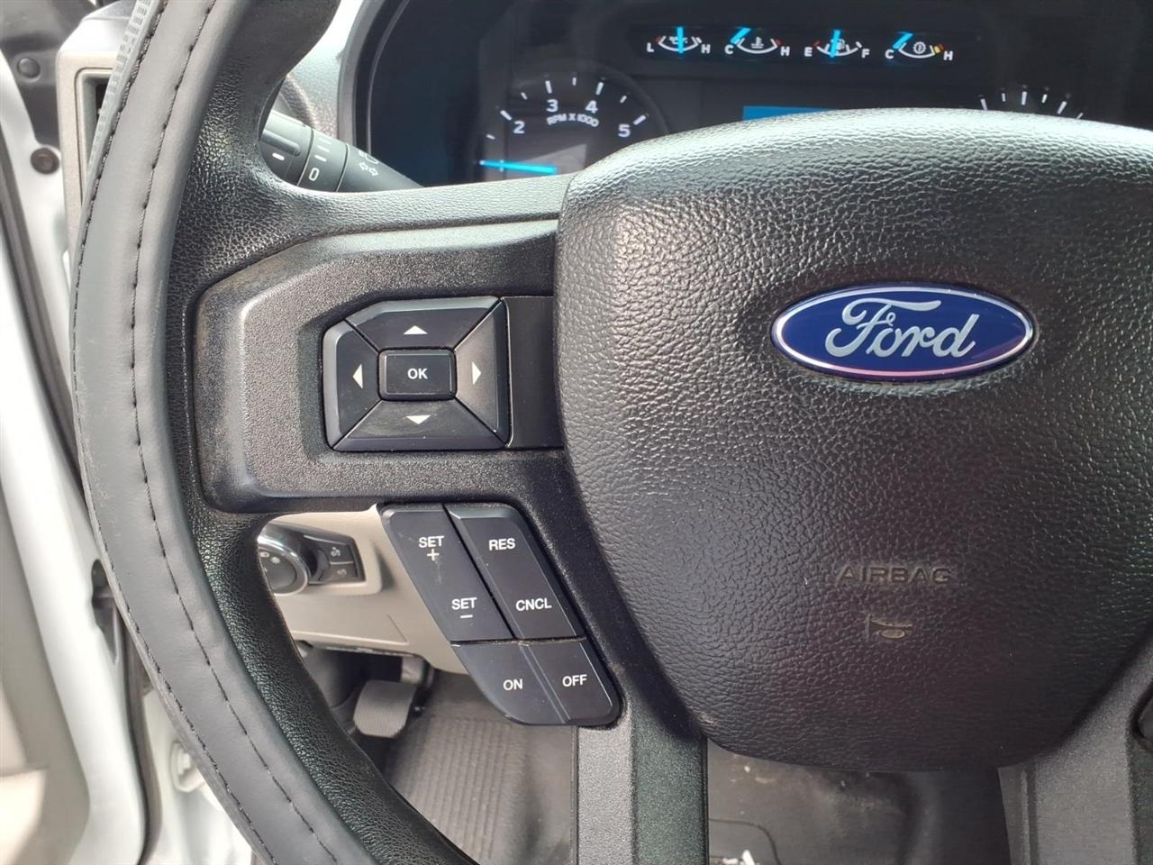 Ford Super Duty F-250 SRW XLT 2WD Reg Cab 8' Box 2017