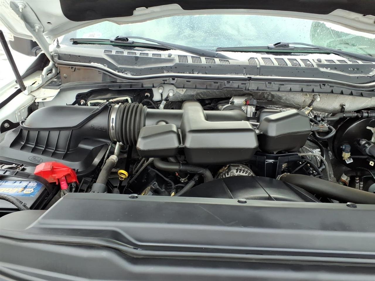 Ford Super Duty F-250 SRW XLT 2WD Reg Cab 8' Box 2017