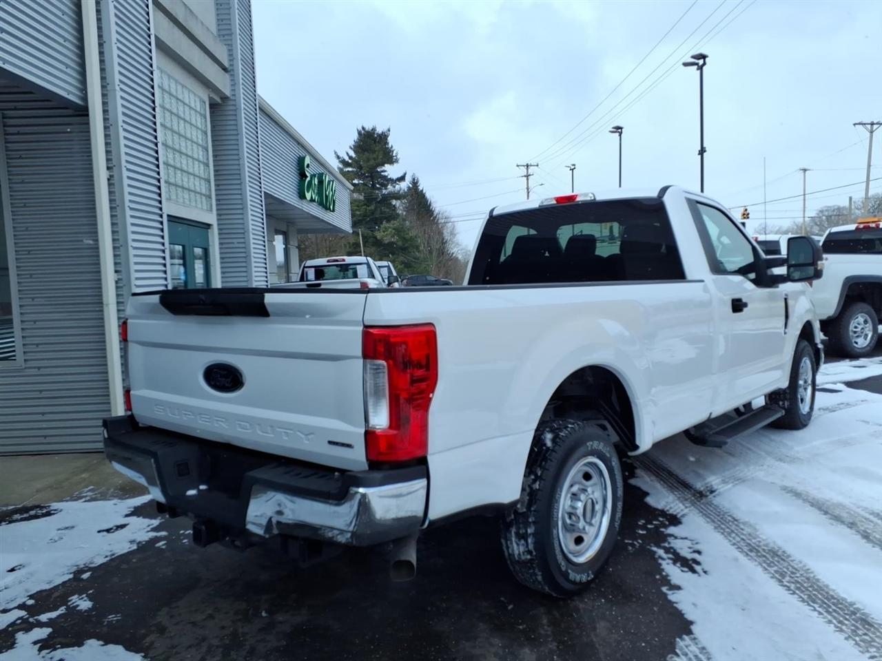 Ford Super Duty F-250 SRW XL 2WD Reg Cab 8' Box 2017