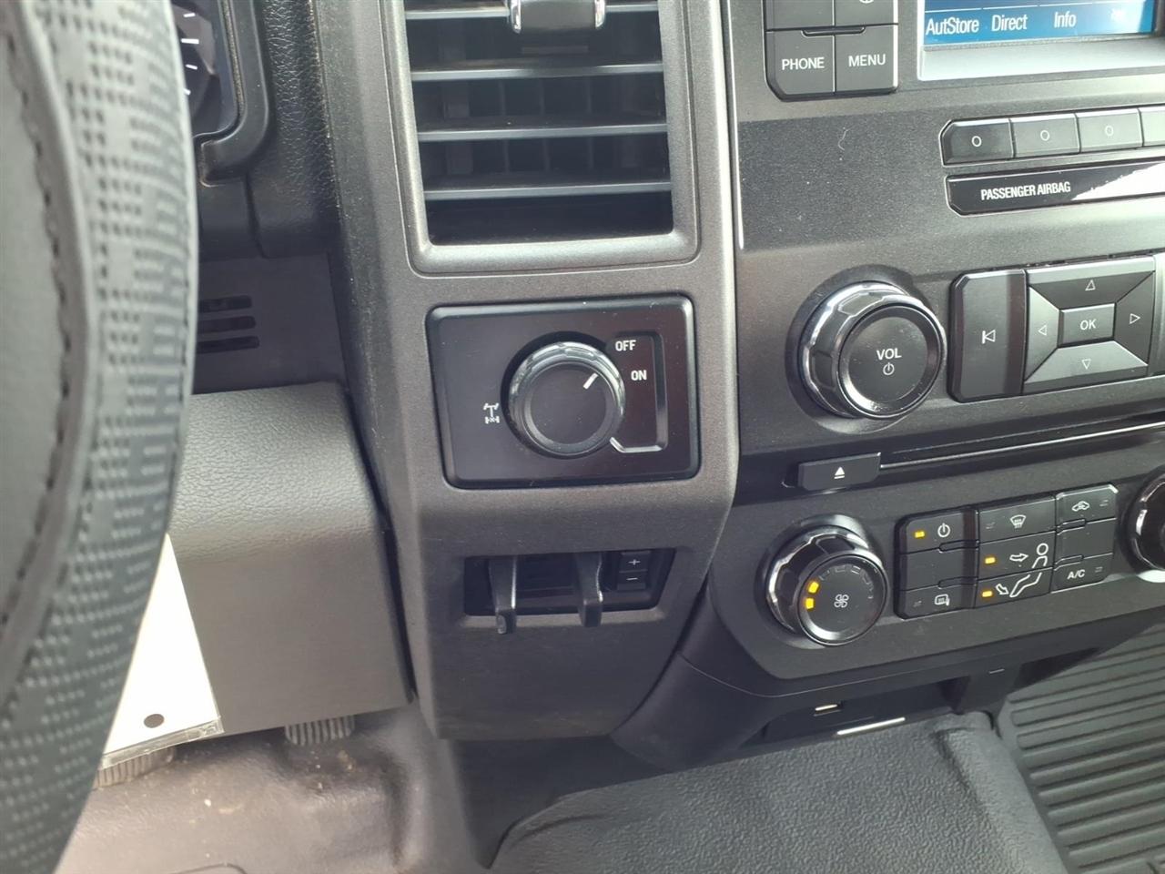 Ford Super Duty F-250 SRW XL 2WD Reg Cab 8' Box 2017