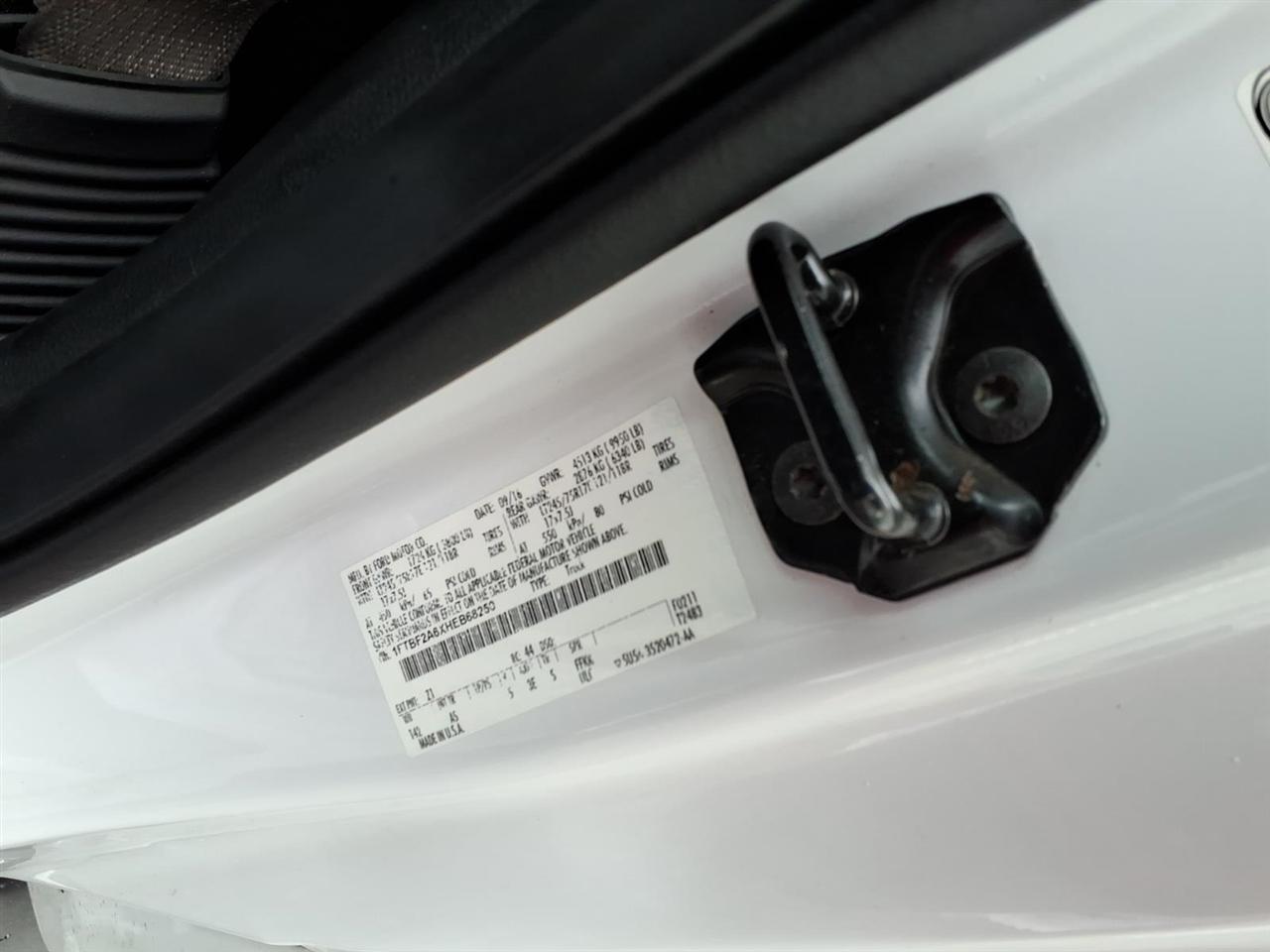 Ford Super Duty F-250 SRW XL 2WD Reg Cab 8' Box 2017