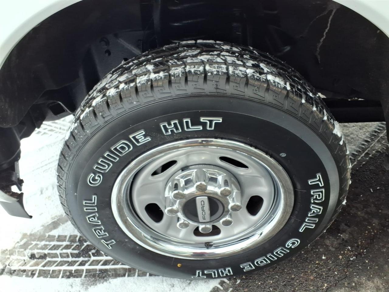 Ford Super Duty F-250 SRW XL 2WD Reg Cab 8' Box 2017