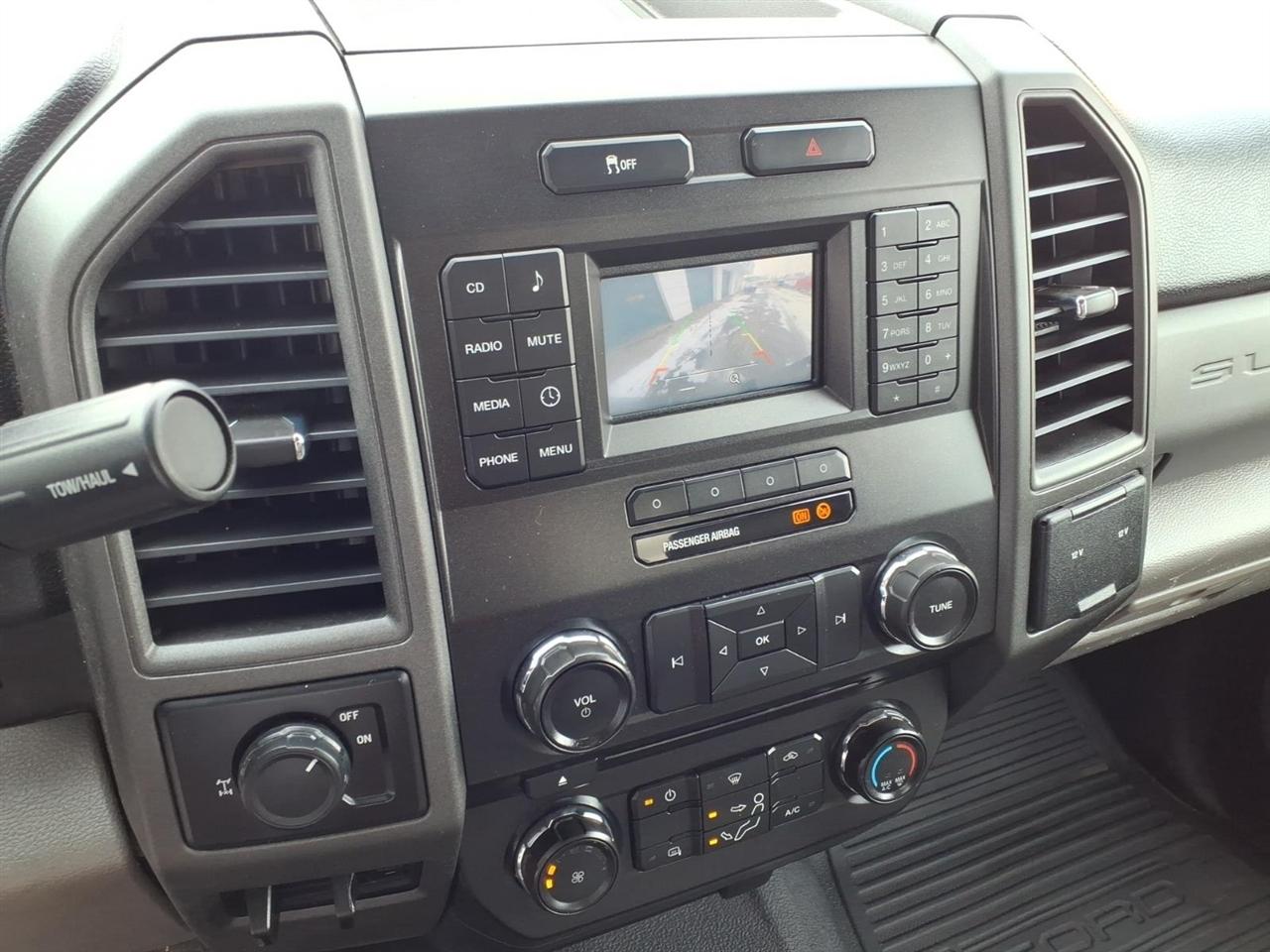 Ford Super Duty F-250 SRW XL 2WD Reg Cab 8' Box 2017