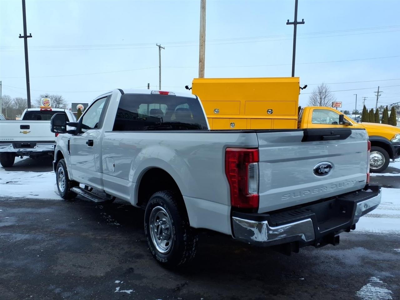Ford Super Duty F-250 SRW XL 2WD Reg Cab 8' Box 2017