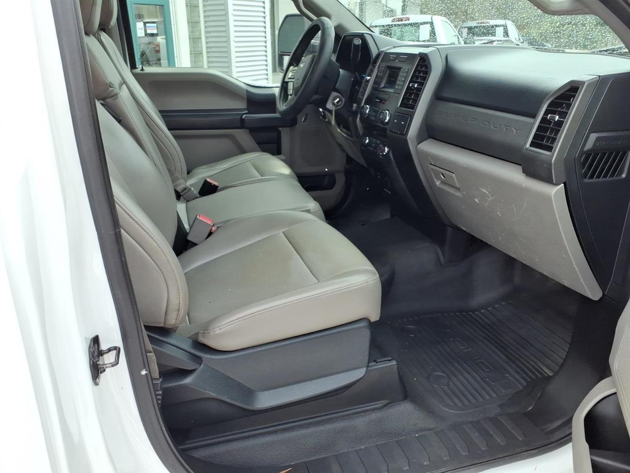 Ford Super Duty F-250 SRW XL 2WD Reg Cab 8' Box 2017