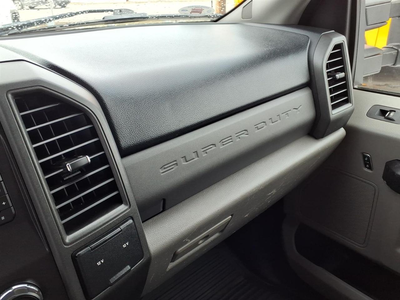 Ford Super Duty F-250 SRW XL 2WD Reg Cab 8' Box 2017