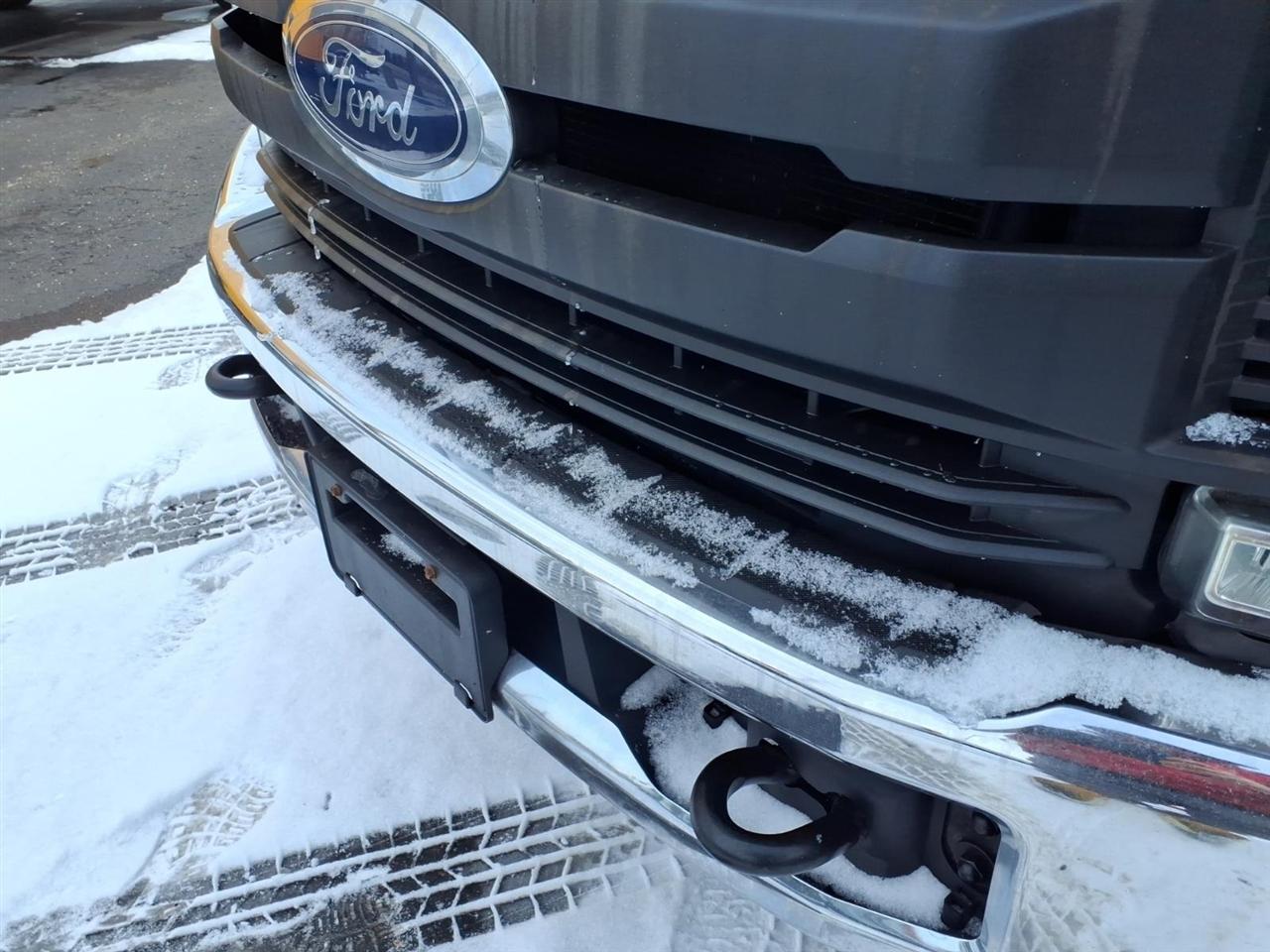 Ford Super Duty F-250 SRW XL 2WD Reg Cab 8' Box 2017