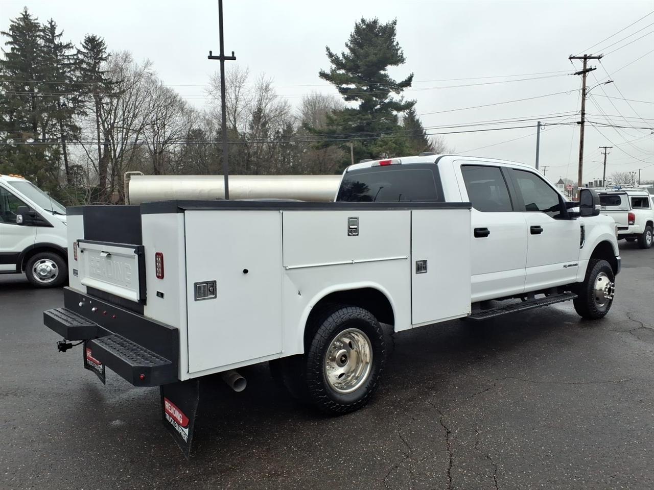 Ford Super Duty F-350 DRW Lariat 4WD Crew Cab 179" WB 60" CA 2020