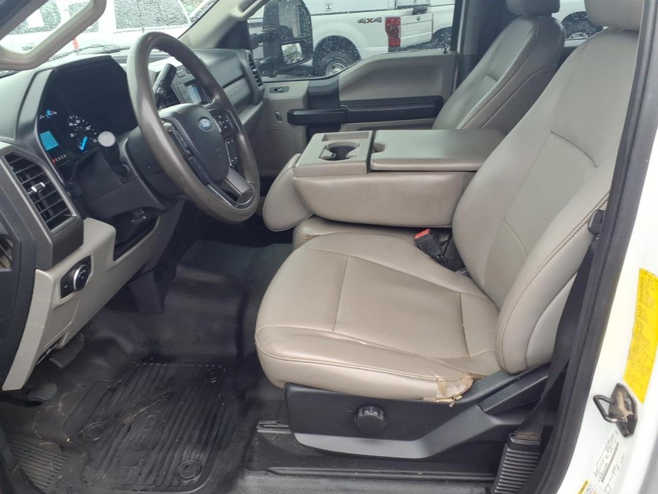 Ford Super Duty F-350 DRW Lariat 4WD Crew Cab 179" WB 60" CA 2020